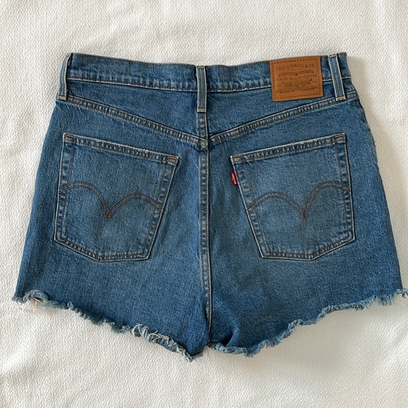 Levi’s Cutoff Ribcage High Rise Jean Shorts Size 31 - Picture 5 of 5